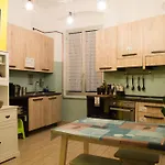 Victoria House Hostel *