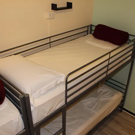 Victoria House Albergue