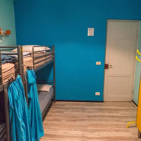Hostel Victoria House *