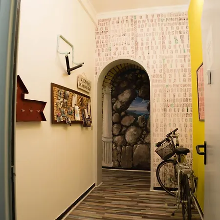 Victoria House * Genoa