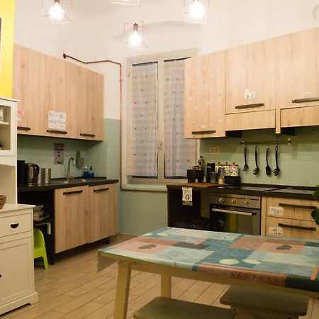 Victoria House Hostel *