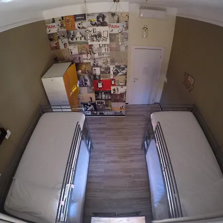 Victoria House Hostel *