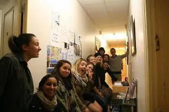 Victoria House Hostel *