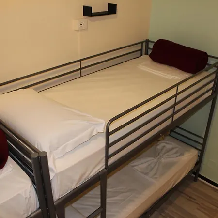 Victoria House Albergue