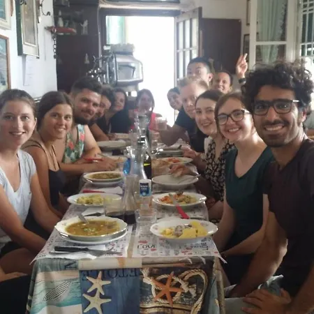 Victoria House Hostel *